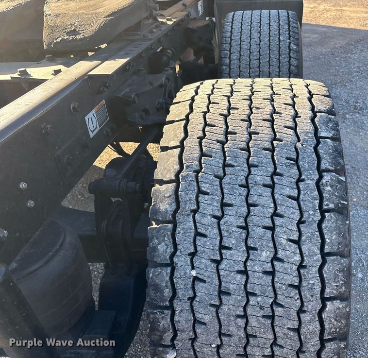 image for item ER4717 2019 Kenworth T680 semi truck