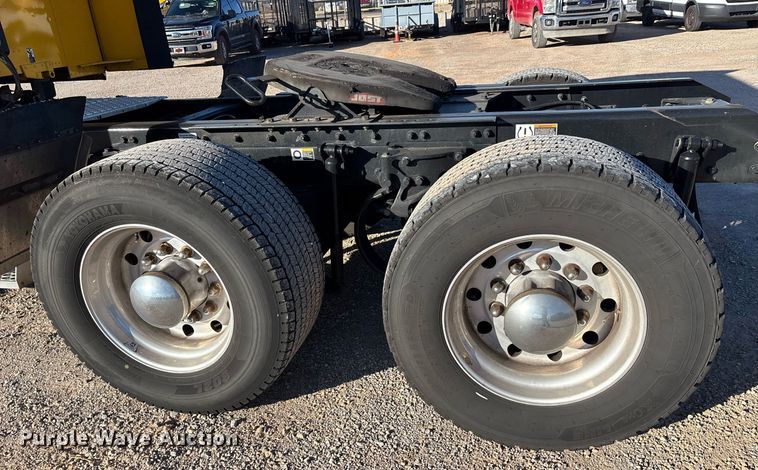 image for item ER4717 2019 Kenworth T680 semi truck