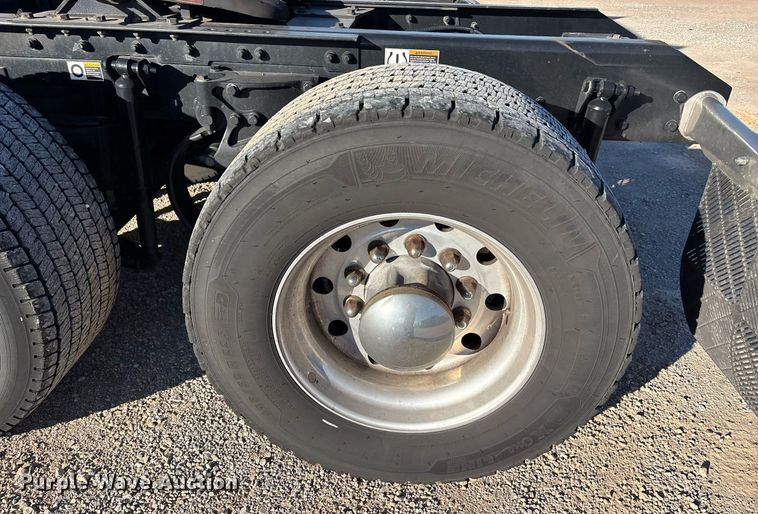 image for item ER4717 2019 Kenworth T680 semi truck