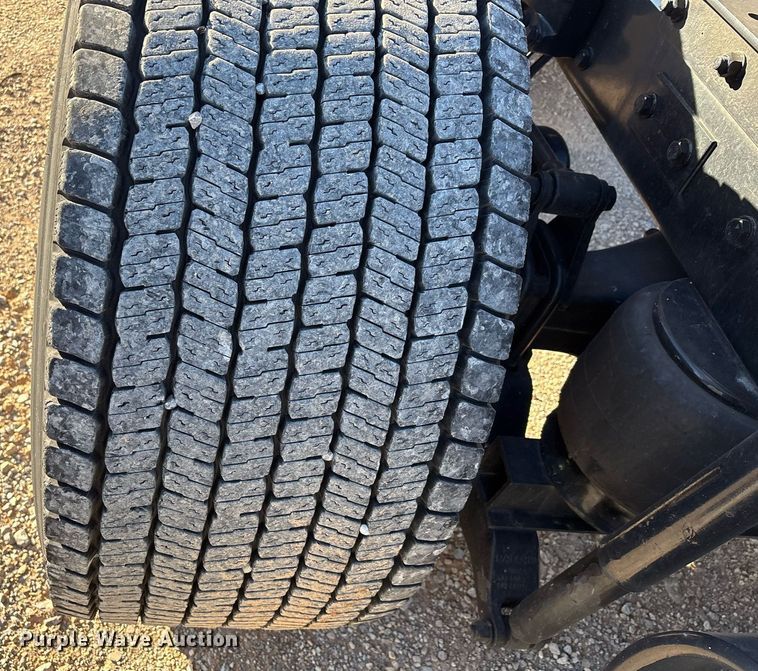 image for item ER4717 2019 Kenworth T680 semi truck