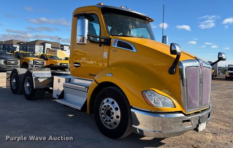 image for item ER4720 2021 Kenworth T680 semi truck