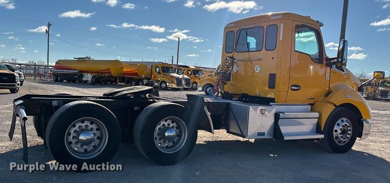 image for item ER4720 2021 Kenworth T680 semi truck