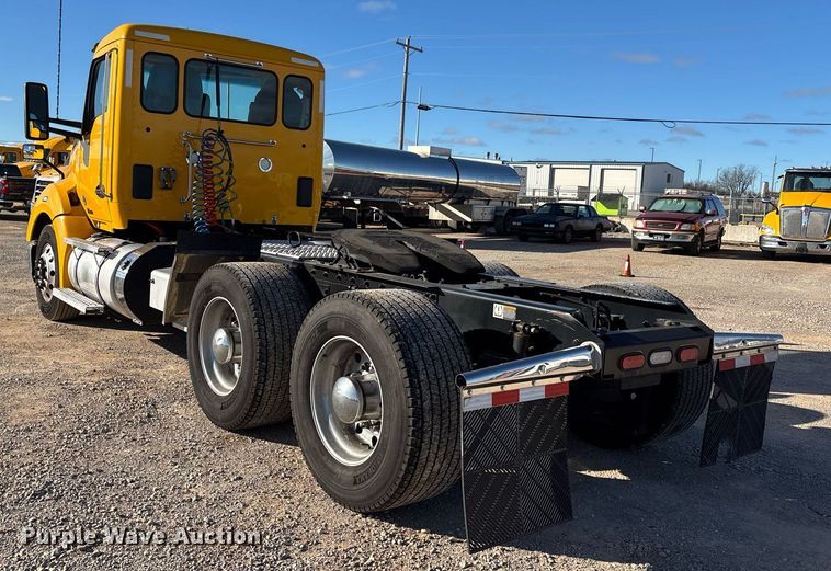 image for item ER4720 2021 Kenworth T680 semi truck