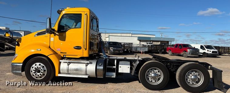 image for item ER4720 2021 Kenworth T680 semi truck