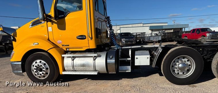 image for item ER4720 2021 Kenworth T680 semi truck