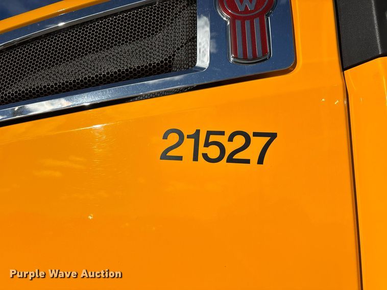 image for item ER4720 2021 Kenworth T680 semi truck