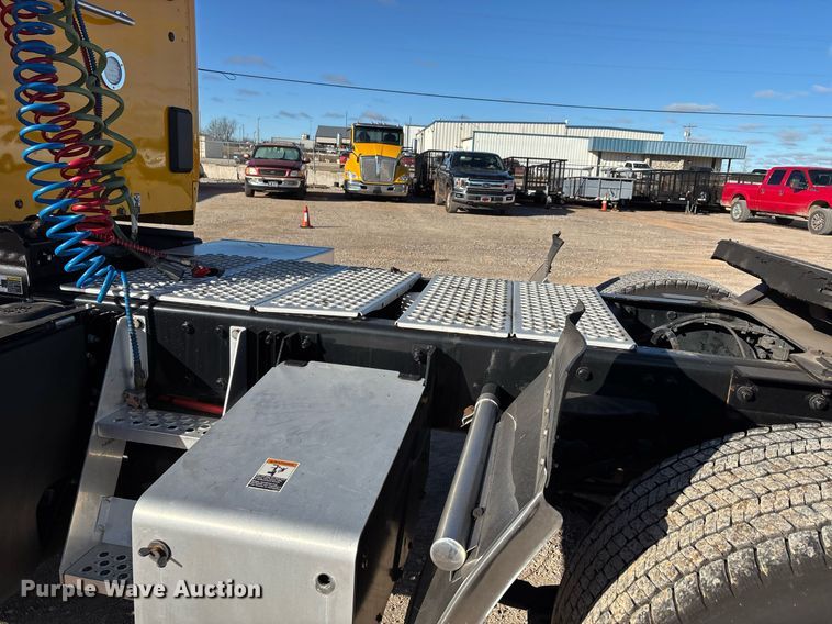 image for item ER4720 2021 Kenworth T680 semi truck