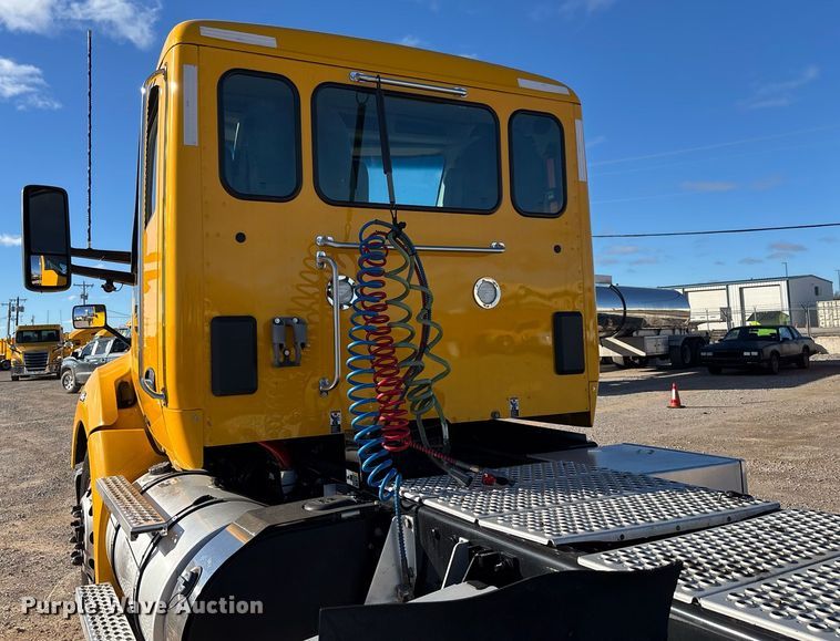 image for item ER4720 2021 Kenworth T680 semi truck