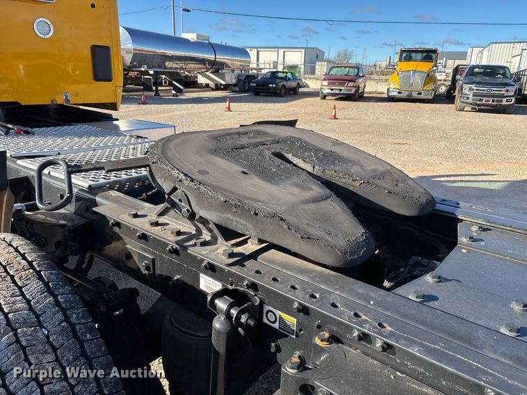 image for item ER4720 2021 Kenworth T680 semi truck