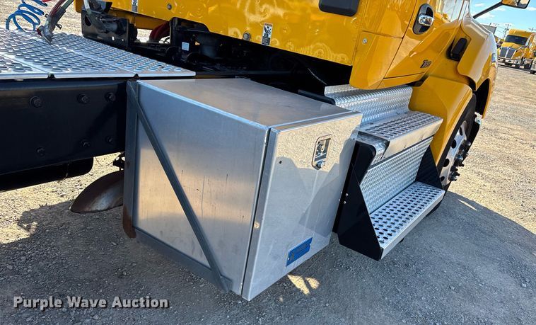 image for item ER4720 2021 Kenworth T680 semi truck