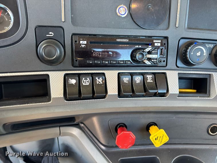 image for item ER4720 2021 Kenworth T680 semi truck