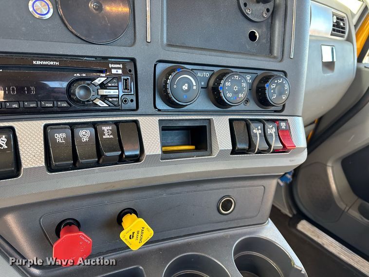 image for item ER4720 2021 Kenworth T680 semi truck