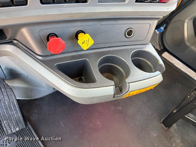 image for item ER4720 2021 Kenworth T680 semi truck