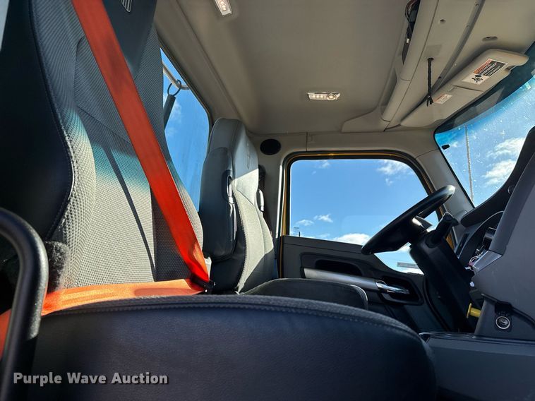 image for item ER4720 2021 Kenworth T680 semi truck