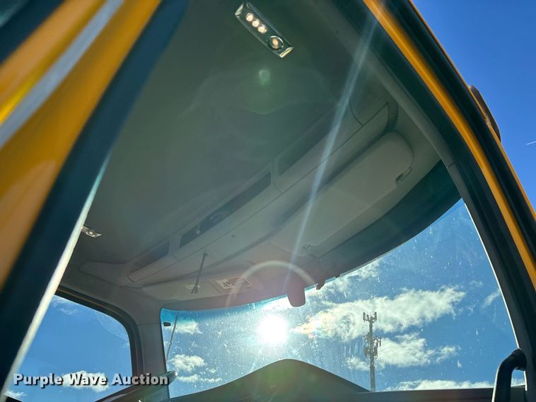 image for item ER4720 2021 Kenworth T680 semi truck