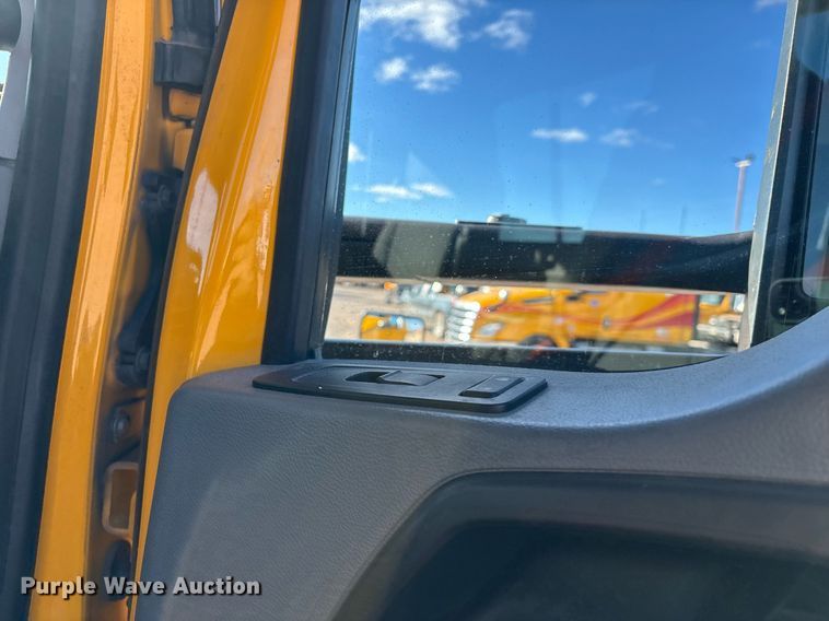 image for item ER4720 2021 Kenworth T680 semi truck