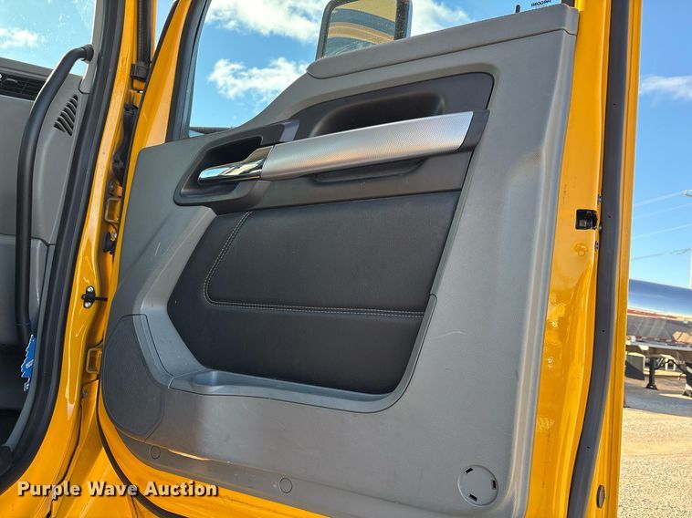 image for item ER4720 2021 Kenworth T680 semi truck