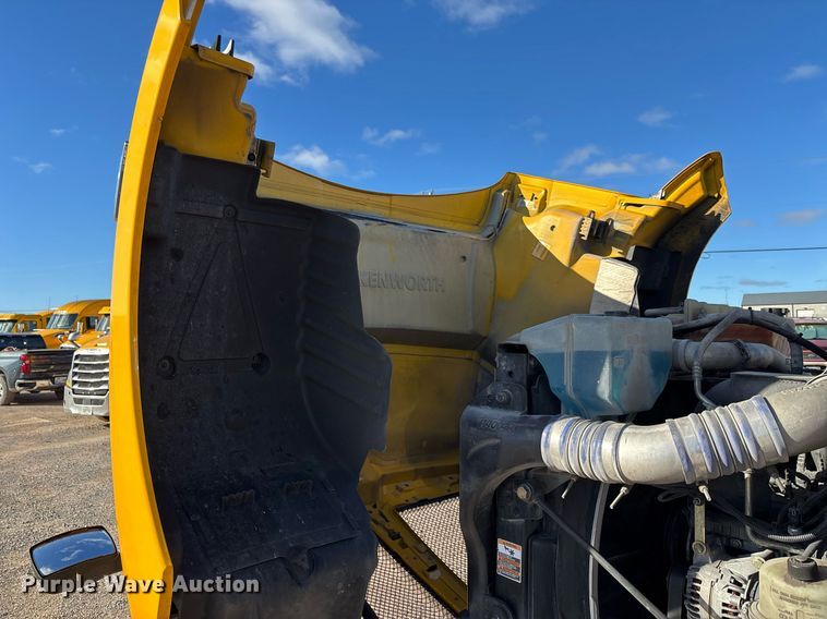 image for item ER4720 2021 Kenworth T680 semi truck