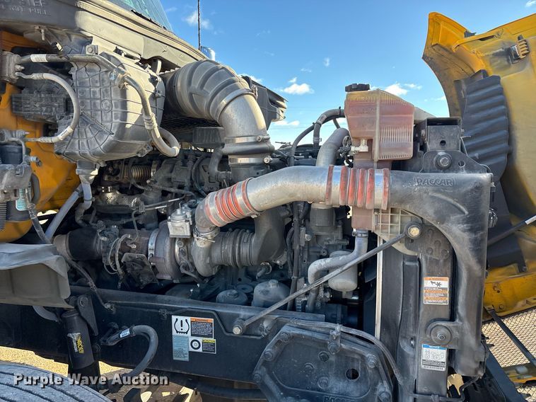 image for item ER4720 2021 Kenworth T680 semi truck