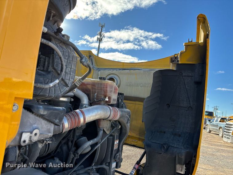 image for item ER4720 2021 Kenworth T680 semi truck