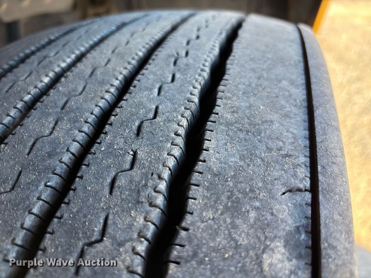 image for item ER4720 2021 Kenworth T680 semi truck