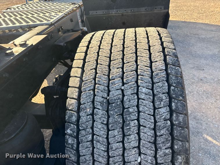 image for item ER4720 2021 Kenworth T680 semi truck