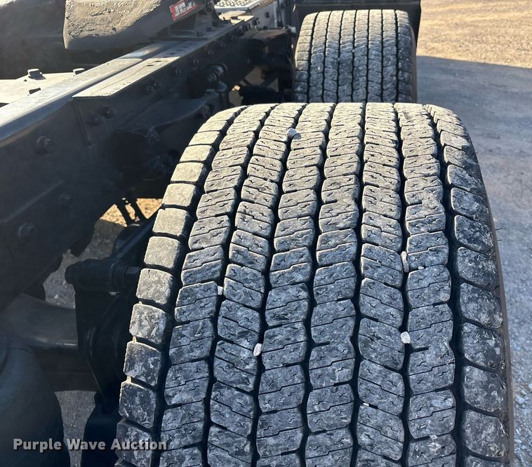 image for item ER4720 2021 Kenworth T680 semi truck