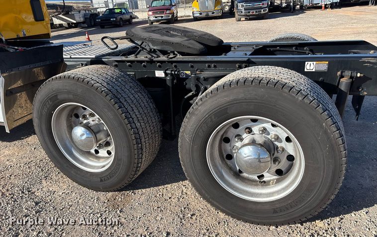 image for item ER4720 2021 Kenworth T680 semi truck