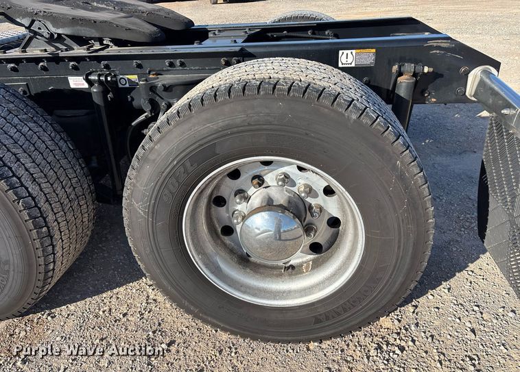 image for item ER4720 2021 Kenworth T680 semi truck