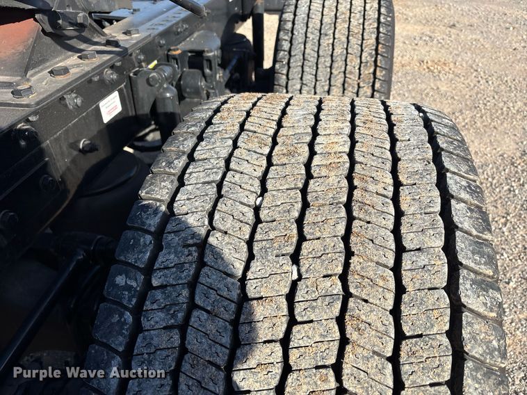 image for item ER4720 2021 Kenworth T680 semi truck