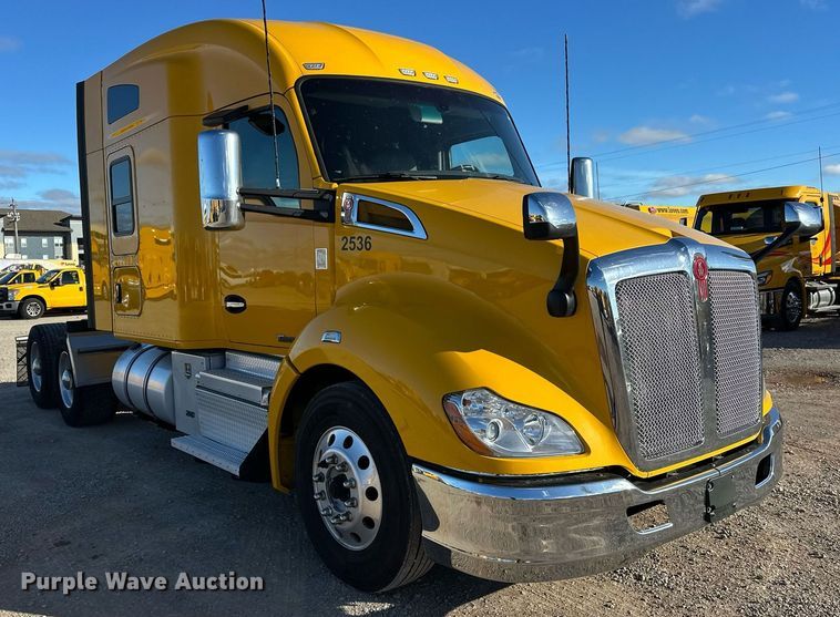 image for item ER4721 2019 Kenworth T680 semi truck