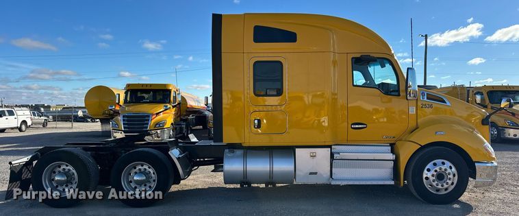 image for item ER4721 2019 Kenworth T680 semi truck