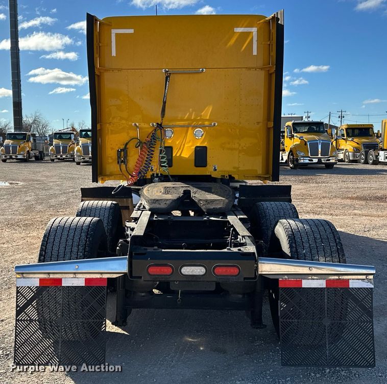 image for item ER4721 2019 Kenworth T680 semi truck