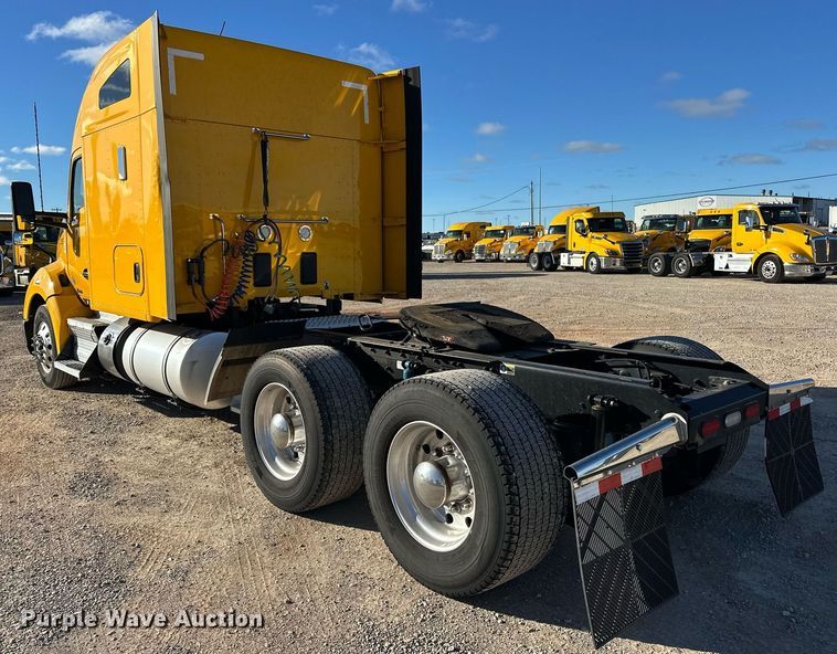 image for item ER4721 2019 Kenworth T680 semi truck
