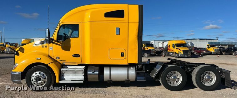 image for item ER4721 2019 Kenworth T680 semi truck