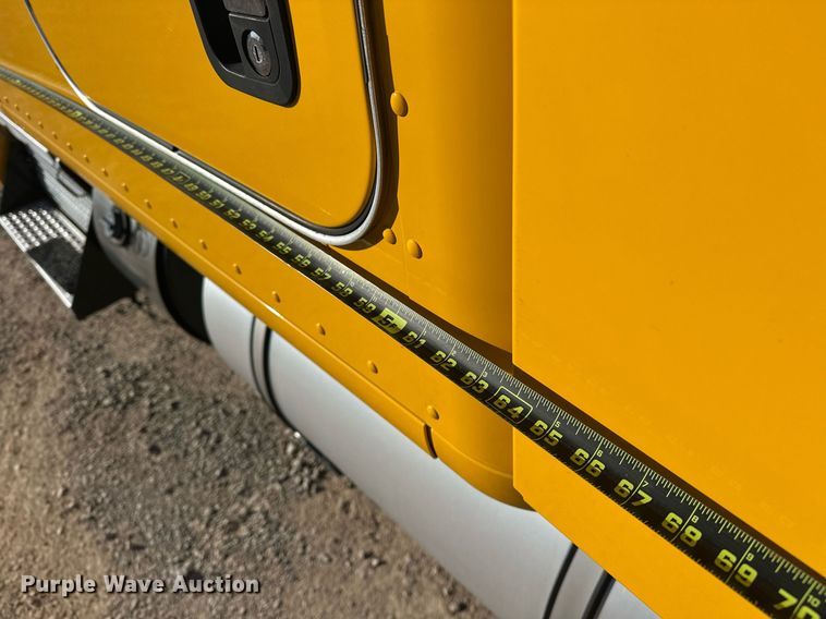 image for item ER4721 2019 Kenworth T680 semi truck