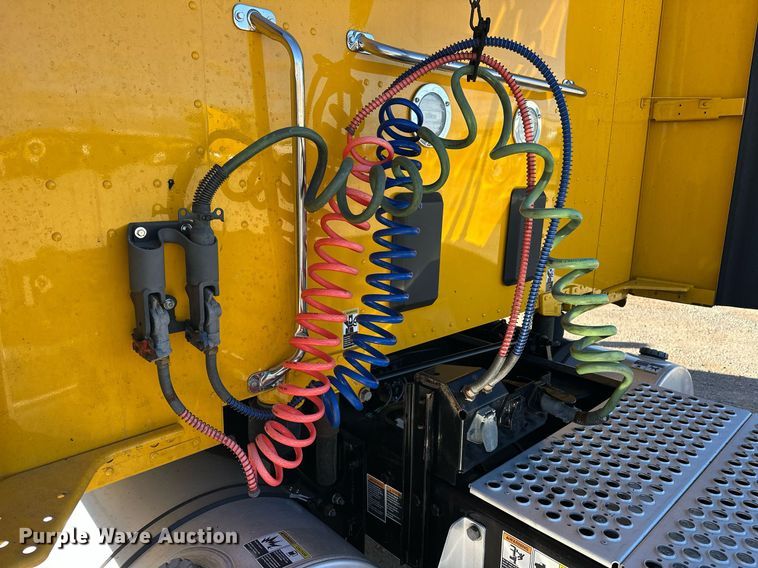 image for item ER4721 2019 Kenworth T680 semi truck