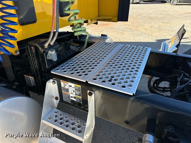 image for item ER4721 2019 Kenworth T680 semi truck