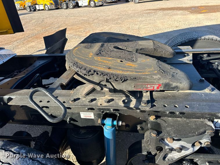 image for item ER4721 2019 Kenworth T680 semi truck