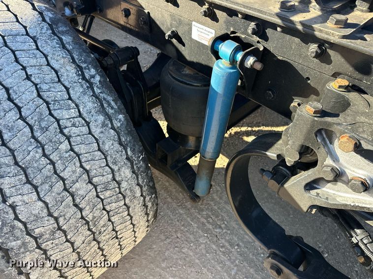 image for item ER4721 2019 Kenworth T680 semi truck