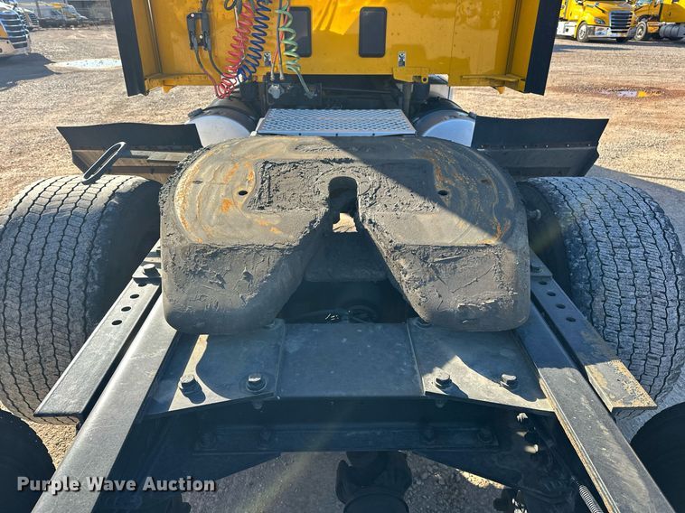 image for item ER4721 2019 Kenworth T680 semi truck