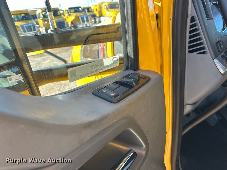 image for item ER4721 2019 Kenworth T680 semi truck