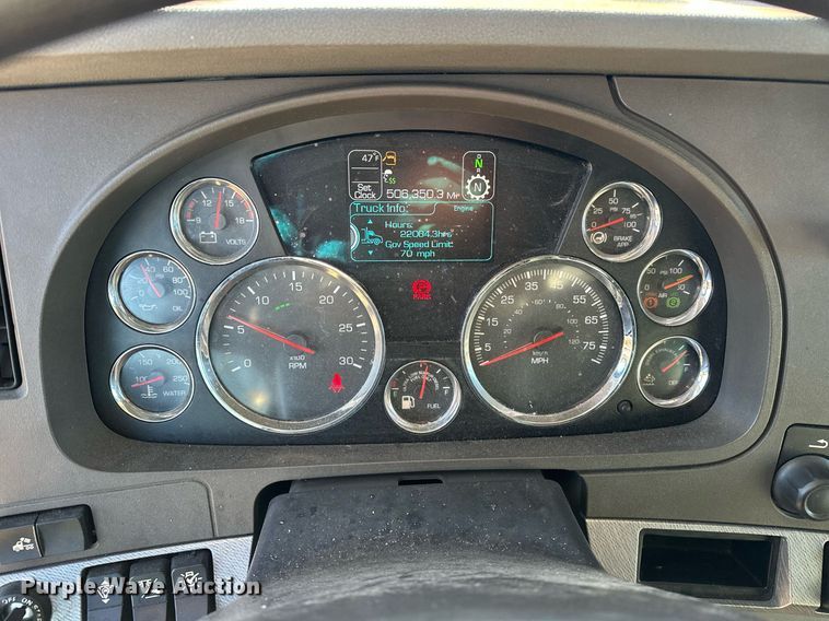 image for item ER4721 2019 Kenworth T680 semi truck