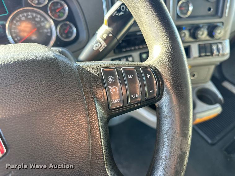 image for item ER4721 2019 Kenworth T680 semi truck