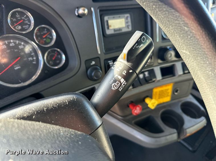 image for item ER4721 2019 Kenworth T680 semi truck