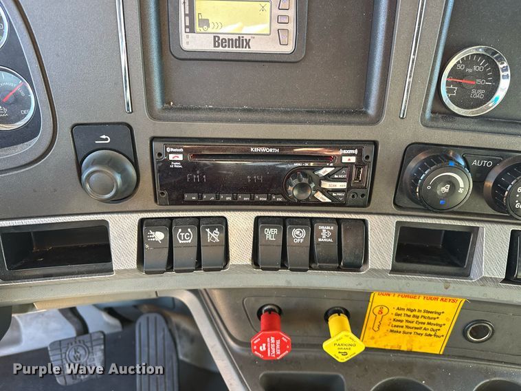 image for item ER4721 2019 Kenworth T680 semi truck