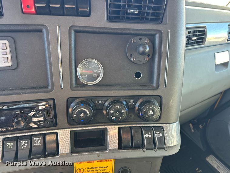 image for item ER4721 2019 Kenworth T680 semi truck