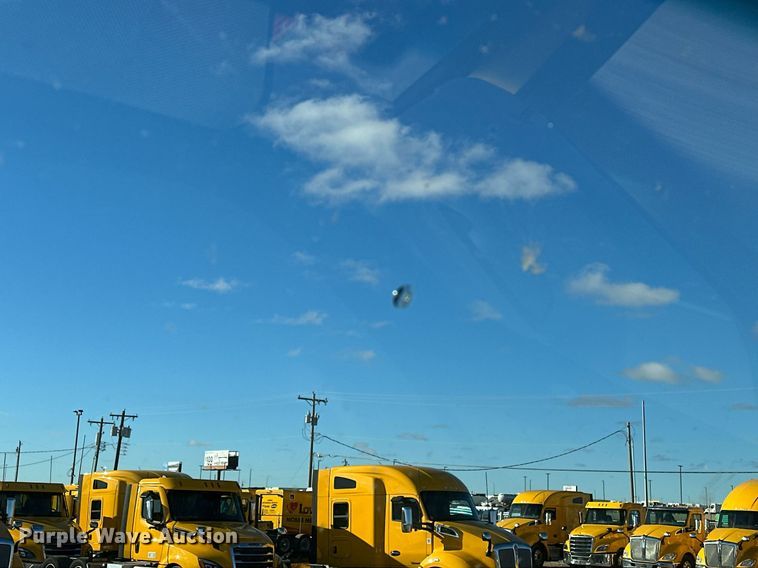 image for item ER4721 2019 Kenworth T680 semi truck