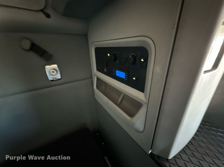 image for item ER4721 2019 Kenworth T680 semi truck