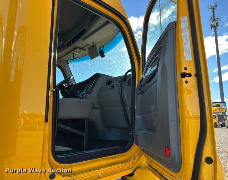 image for item ER4721 2019 Kenworth T680 semi truck